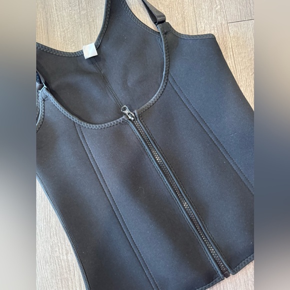 LAST PRICE🍒🤍 Waist trainer corset vest shapewear slimming body ✨ - Picture 4 of 7